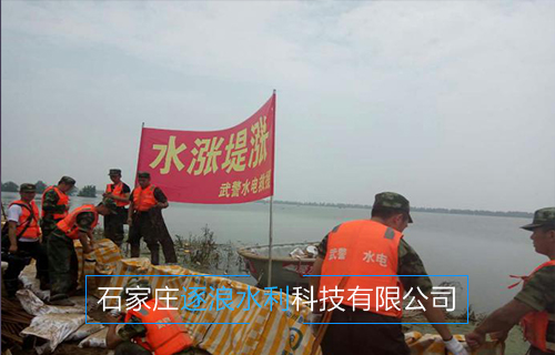 河北沿海地區,現場為堵水墻建設工作進行中